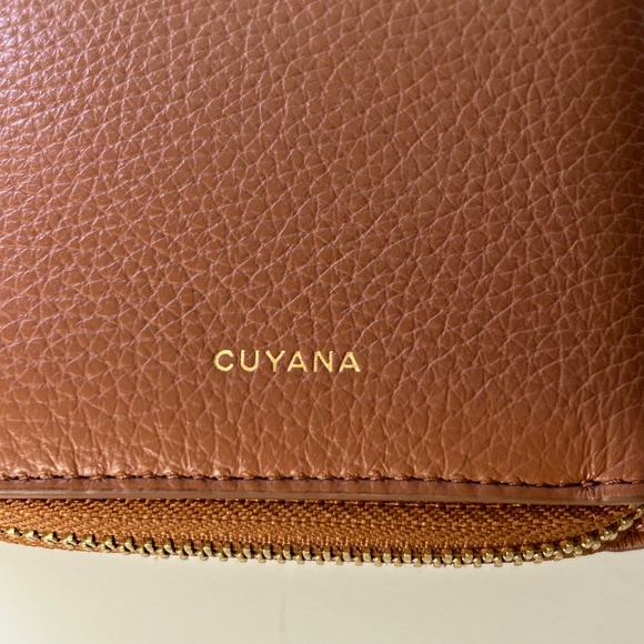 Cuyana small classic zip around wallet caramel/blush pebbled leather - Picture 5 of 14